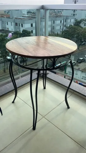 Mesa de madeira rústica