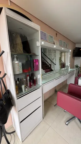 Penteadeira com cristaleira