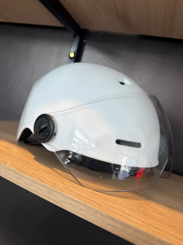Capacete de scooter elétrica