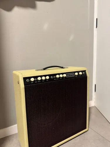 Amplificador valvulado boutique Samamp VAC 40 Series 2- Com atenuador V.A.C.