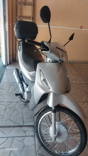 Vendo honda biz125 impecável.