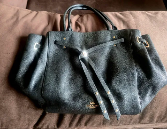 Elegância Suprema: Bolsa Coach Harmony Tote em Couro Legítimo