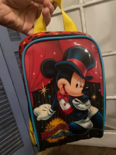 Lancheira com alça do Mickey