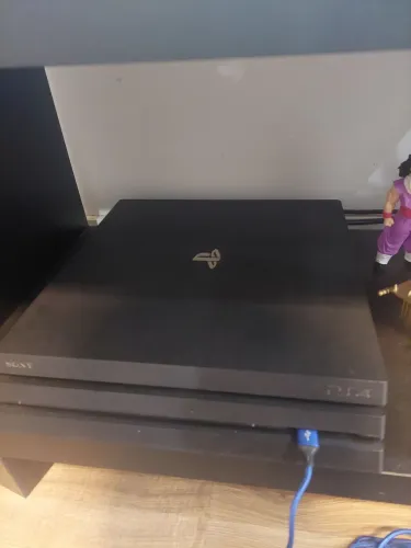 PLAYSTATION 4 PRO 1TB EM ESTADO DE NOVO!