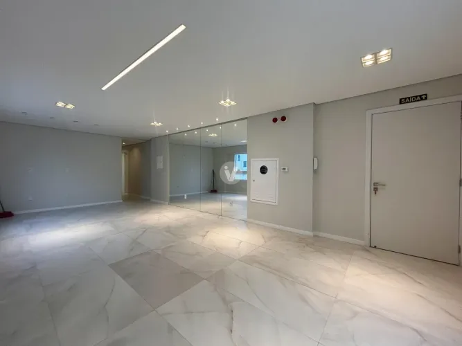 Sala comercial para locação, medindo 150m², localizada a poucos metros do Fórum.