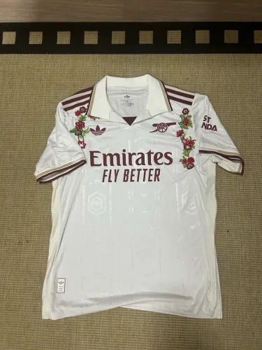 Camisa Arsenal Bordado Floral Adidas