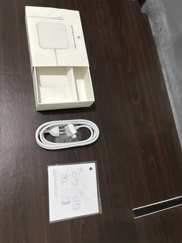 Cabo extensor de tomada Apple original p/ carregador MacBook.