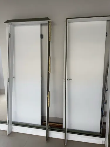 Duas Portas brancas alto padrão