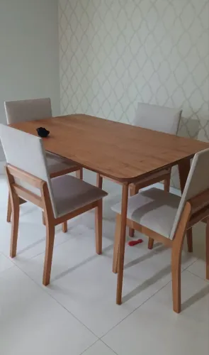 Mesa Laminada com 4 Cadeiras de Madeira NOVO
