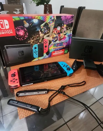 VENDO NINTENDO SWITCH V2 MUITO NOVO VAI COM MARIO KART 8 DELUXE DIGITAL INTERESSADO TEL