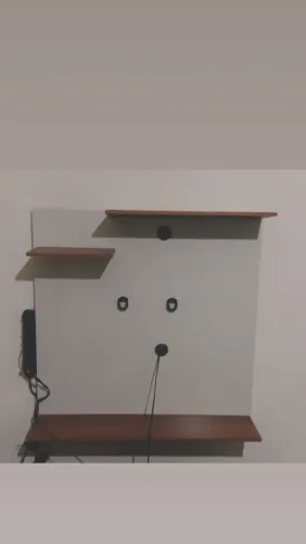 Painel de tv com prateleiras