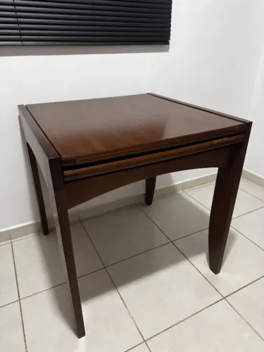 Mesa extensível de madeira maciça de 4 a 6 lugares