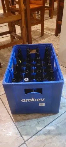 Caixas de vasilhames de cerveja 