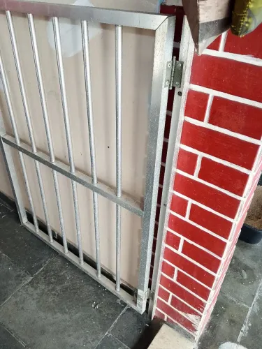 Portão de alumínio médio e outros...