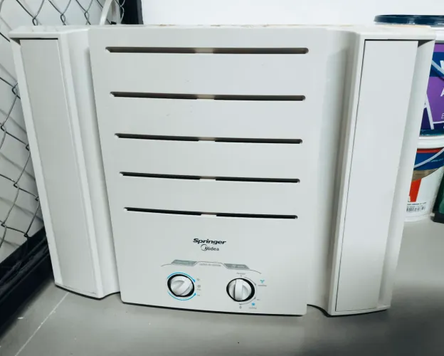 Ar-Condicionado Janela 7.500 BTUs - Excelente Estado