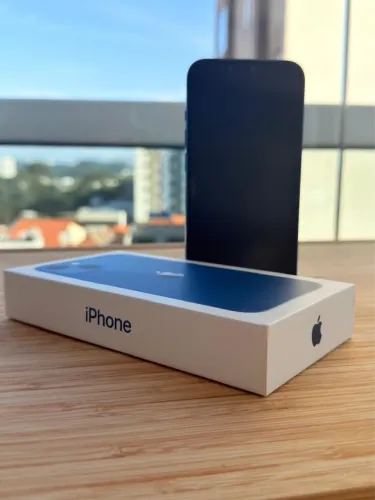 iPhone 13 impecável