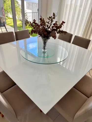 Vendo Mesa e Cadeiras seminovas