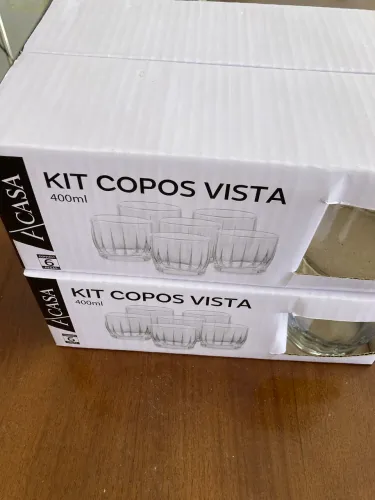 Copos na caixa .