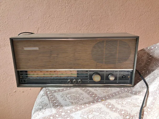 Rádio antigo para colecionadores