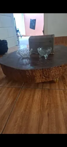 Mesa se centro de tronco