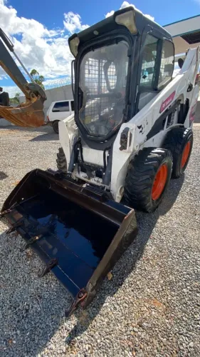 Mini Carregadeira Bob Cat S570