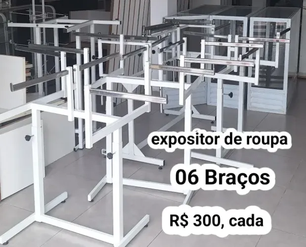 ARARA EXPOSITOR DE ROUPAS