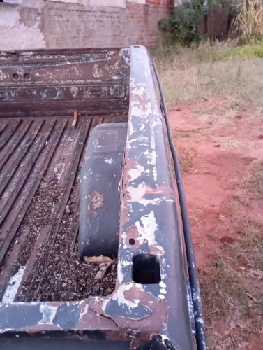 Caçamba f1000 antiga