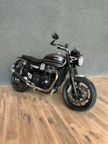 TRIUMPH SPEED TWIN 1200 CC 