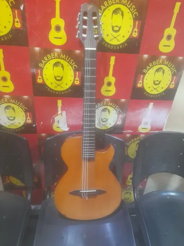 VIOLÃO TAGIMA ELÉTRICO TEM TENSO AFINADOR CORDAS DE NAILON NOVAS ACEITO CARTÃO E PIX