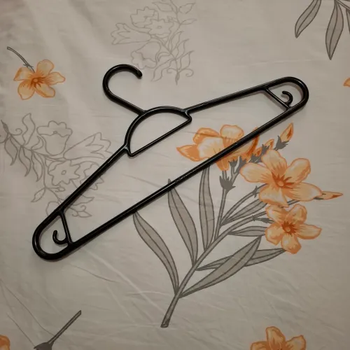 50 Cabides de roupa na cor preta