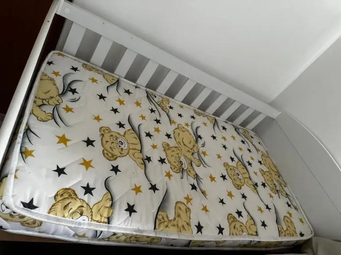 Berço americano vira mini cama
