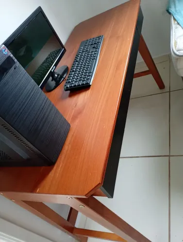 Vendo escrivaninha com computador
