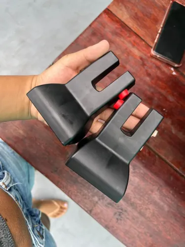 Cadeira para bebês. Uso em carro, com suporte para carrinhos da mesma marca. (Voyage)