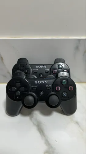 2 Controles PS3 Sony Originais + Cabo de Carregamento + PlayStation Move