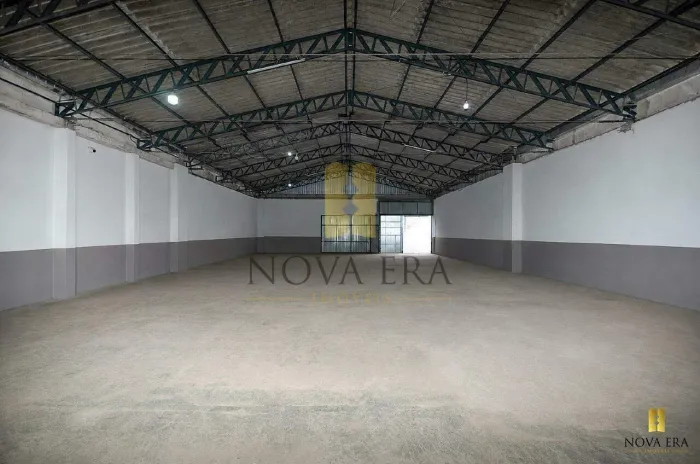 Barracão Comercial/Industrial com 318m² e 6 vagas no Bacacheri  Curitiba