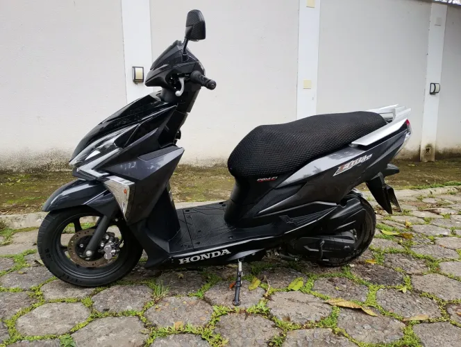 Honda Elite 2022. Semi nova.