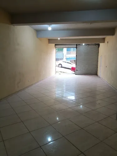 Alugo ótimo Salão comercial com área Aprox. 100mts valor 2200,00