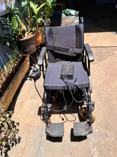 Vende-se Cadeira de Rodas Freedom Conect