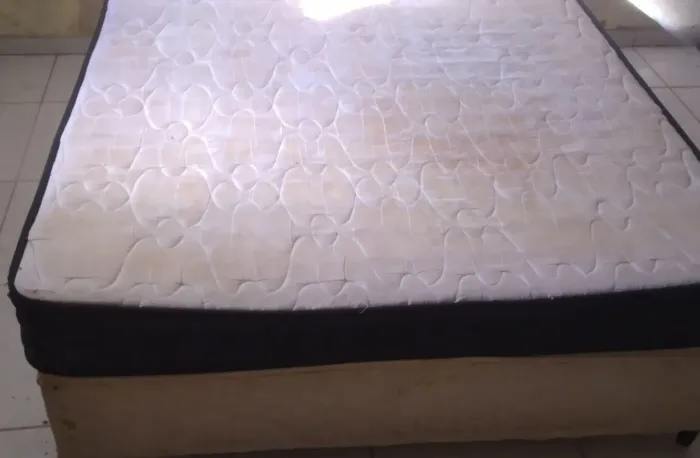 Cama Box casal e sofá junto único preço 110 reais
