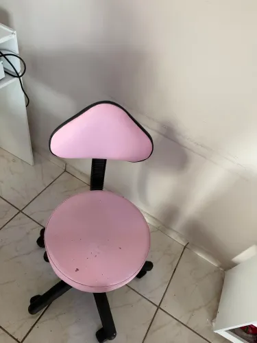 Vendo cadeira manicure e estufa esterilizadora