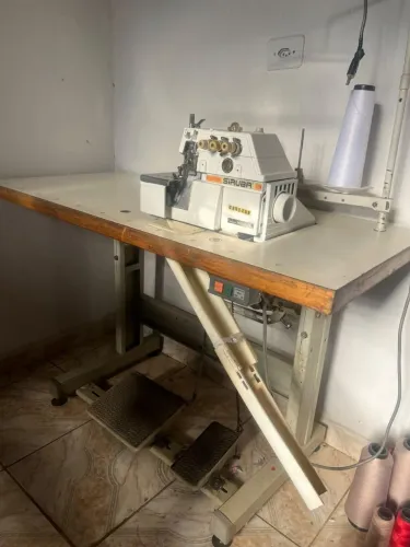 Vendo máquina de costura semi nova