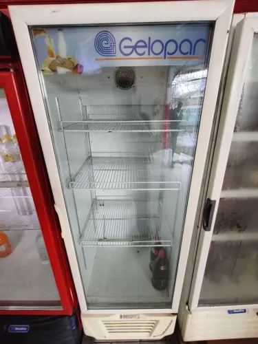 Geladeira expositora Gelopar