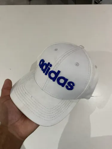 BONÉ ADIDAS