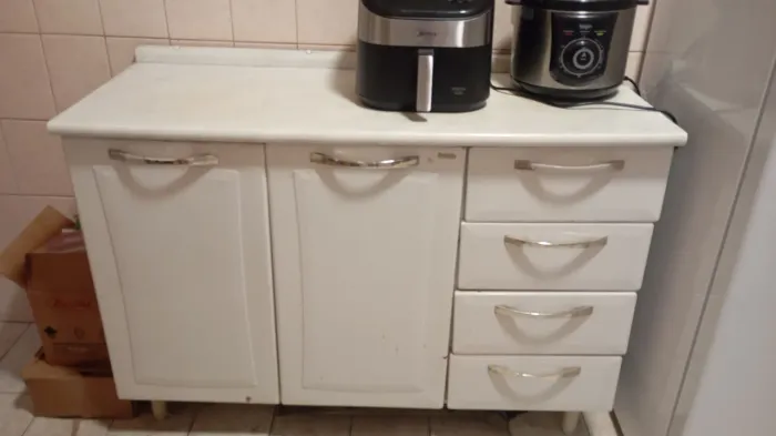 Balcão de cozinha em Aço Itatiaia com tampo de MDF e 4 gavetas