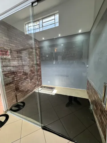 Box em galeria para aluguel na Alameda Yaya ideal para começar o seu negócio