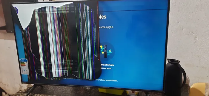 Estou vendendo uma televisão 43 polegadas Samsung com problema no display