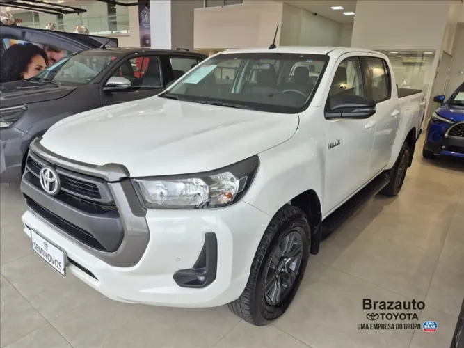 Toyota Hilux CD SR 4X4 2.8 TDI Diesel Aut. 2025