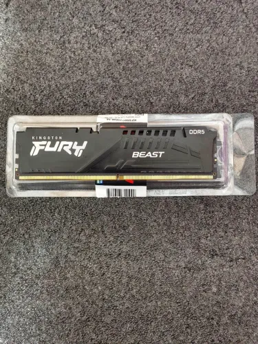 Memória RAM 16GB Kingston FURY Beast DDR5 5600MHz CL40 - Estado de Nova