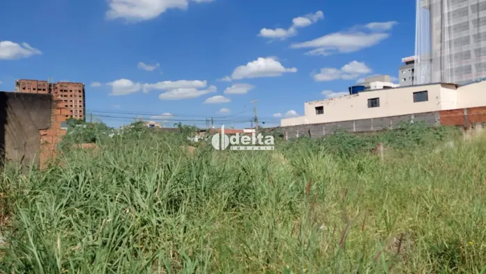 Área disponível para venda no bairro Martins em Uberlândia-MG