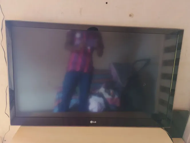 Vendo uma televisão LG 42 polegadas. Valor 550 para mais informações entrar em contato